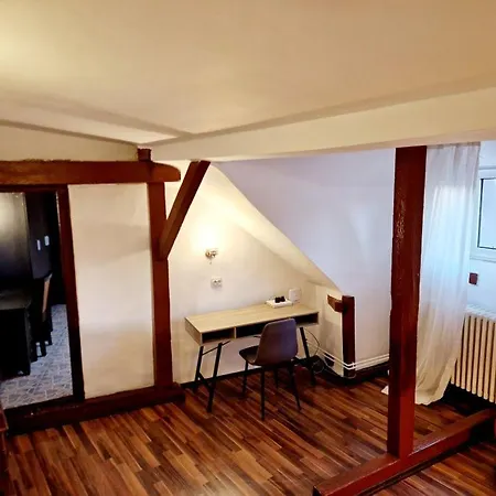 Cozy Loft Near Old Center *